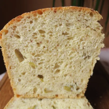 Хлеб с гречневой кашей и оливками