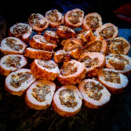 Куриные рулетики с лисичками, творожным сыром, сыром и зеленью в глазированной корочке "Терияки"