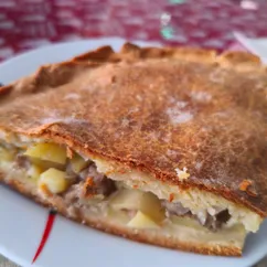 Пирог с мясом и картофелем