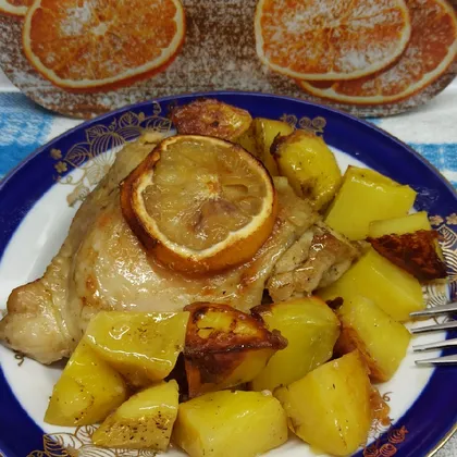 Картофель в духовке с куриными бедрышками и лимоном