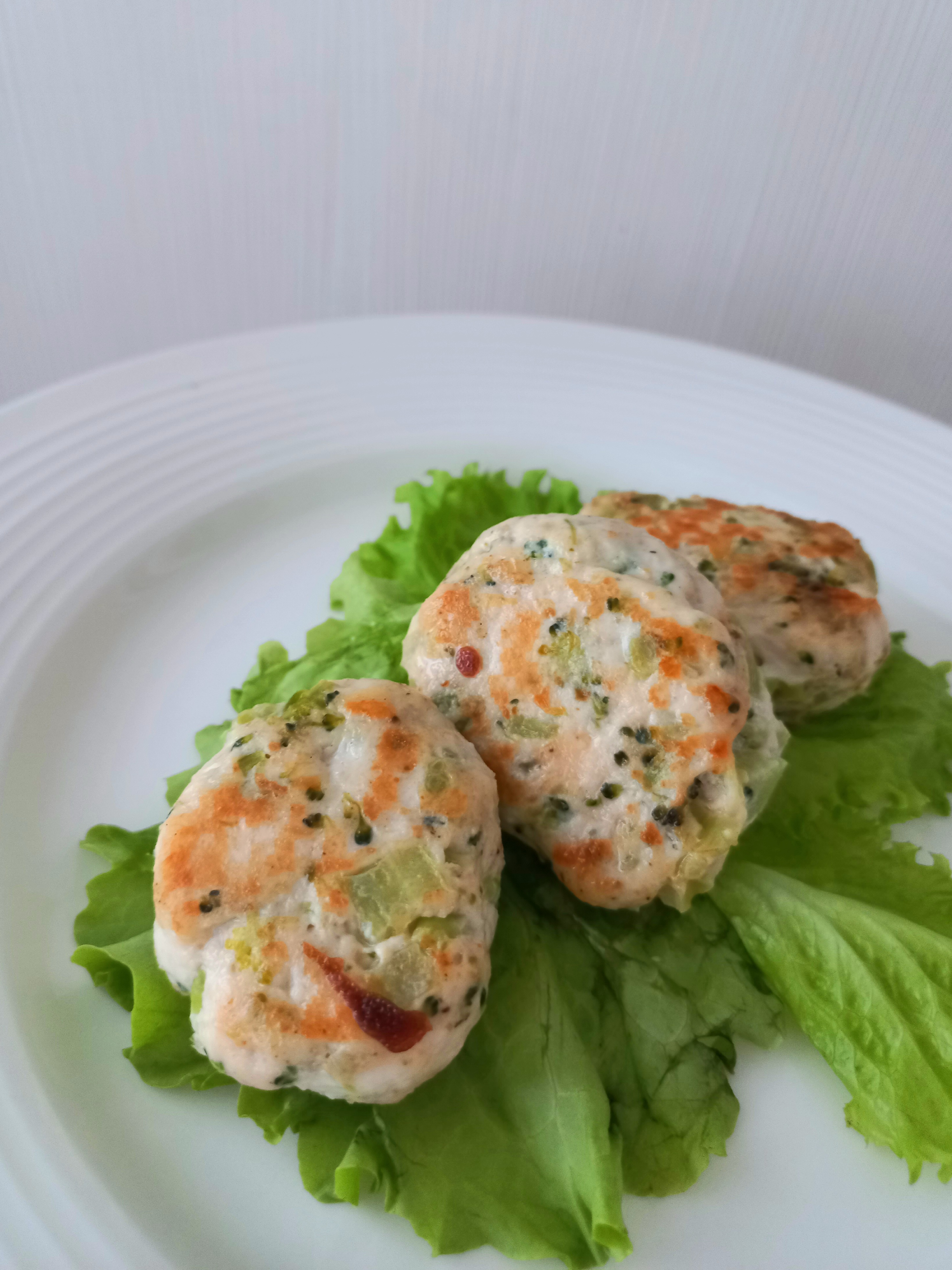 Котлетки из куриного филе и брокколи