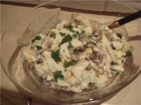 Салат с шампиньонами и зеленью