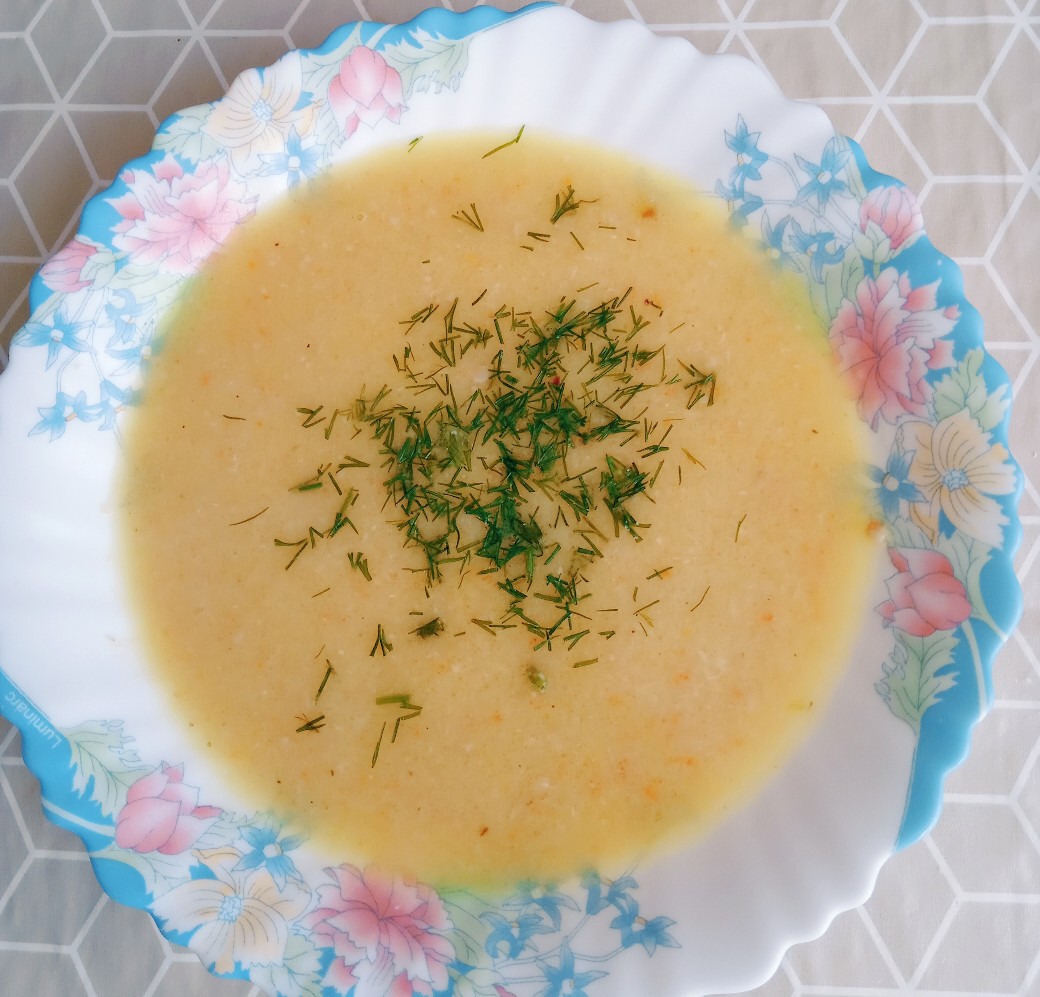 Чтобы вкусно разгрузить желудок после застолья: рецепт сырного крема-супа