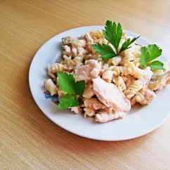 Паста с куриной грудкой под сливочным соусом