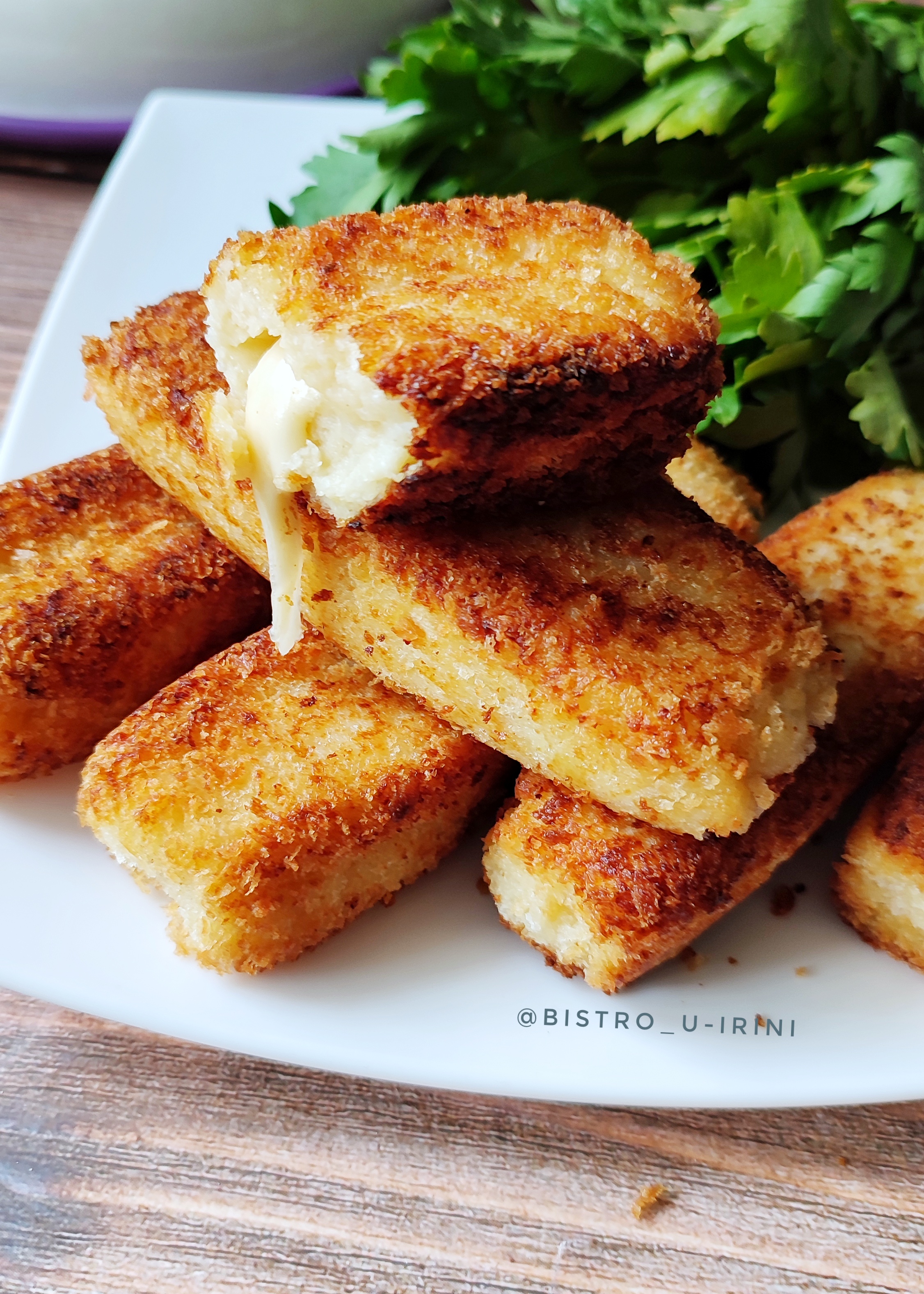 Сырные палочки в картофеле