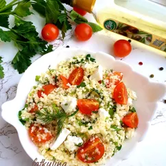 Салат с кускусом, брынзой и черри