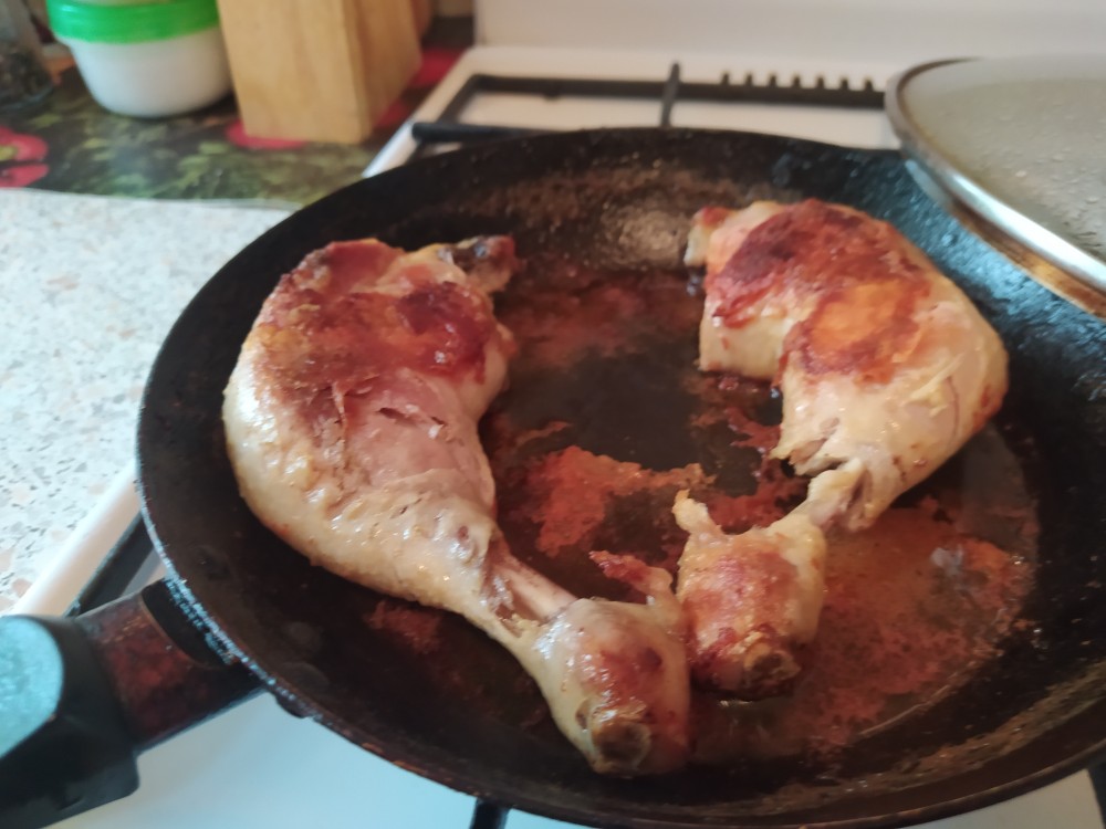 Ножки курицы на сковороде