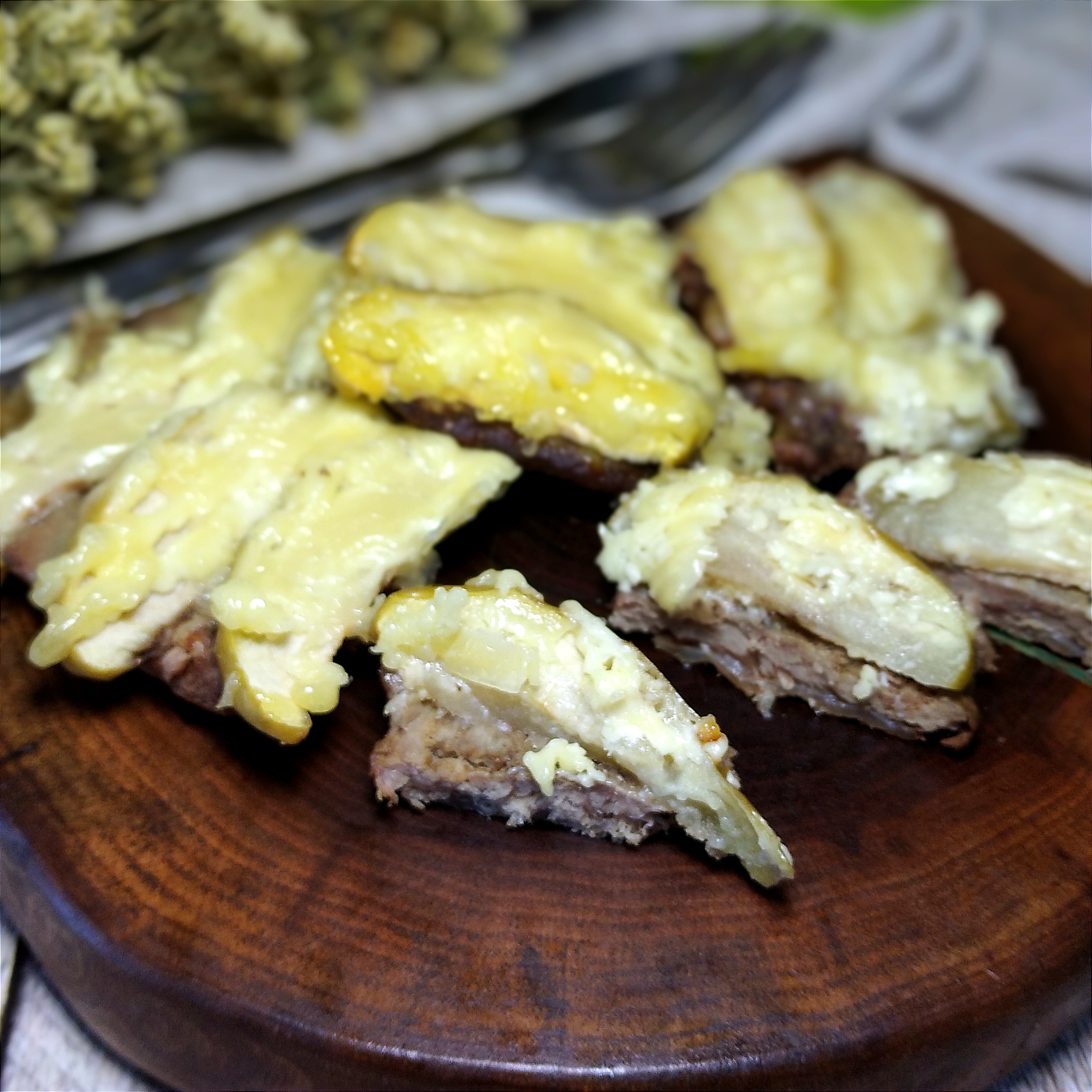 Говядина запеченная с яблоками