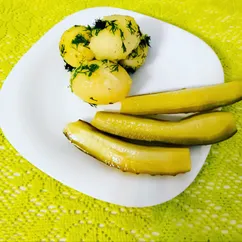 Быстрый обед из молодой картошечки и малосольных огурчиков 🥒