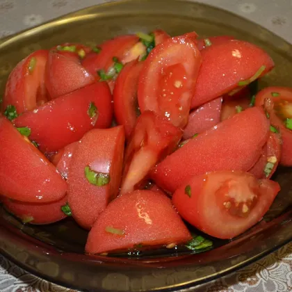 Закусочные помидоры с базиликом и соевым соусом