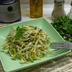 Салат из пекинской капусты с огурцом