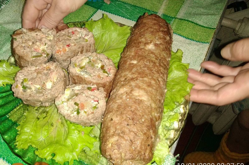 Рулет с фаршем и овощами – кулинарный рецепт