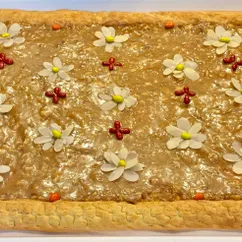 Песочный пирог с карамелью и орехами