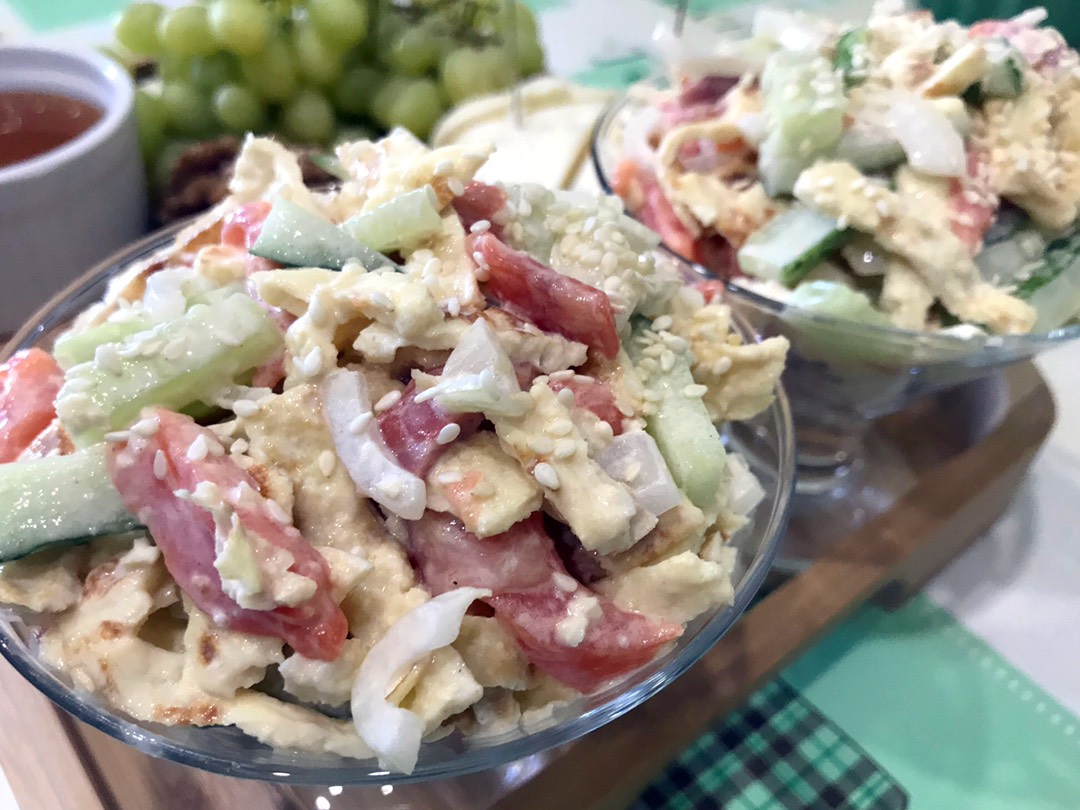 Салат с форелью