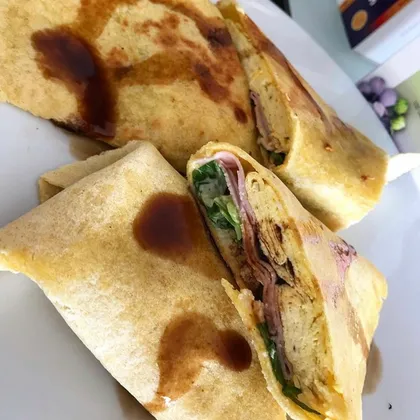 Healthy roll with omelet