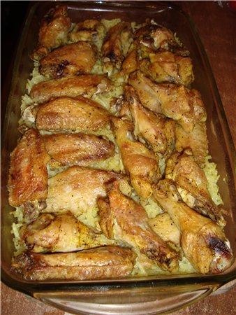 Куриные крылышки с рисом