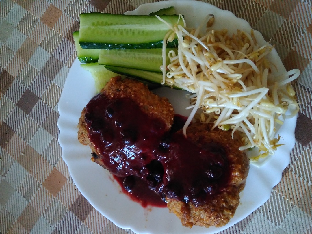 Обалденные котлеты из индейки с смородиновым соусом