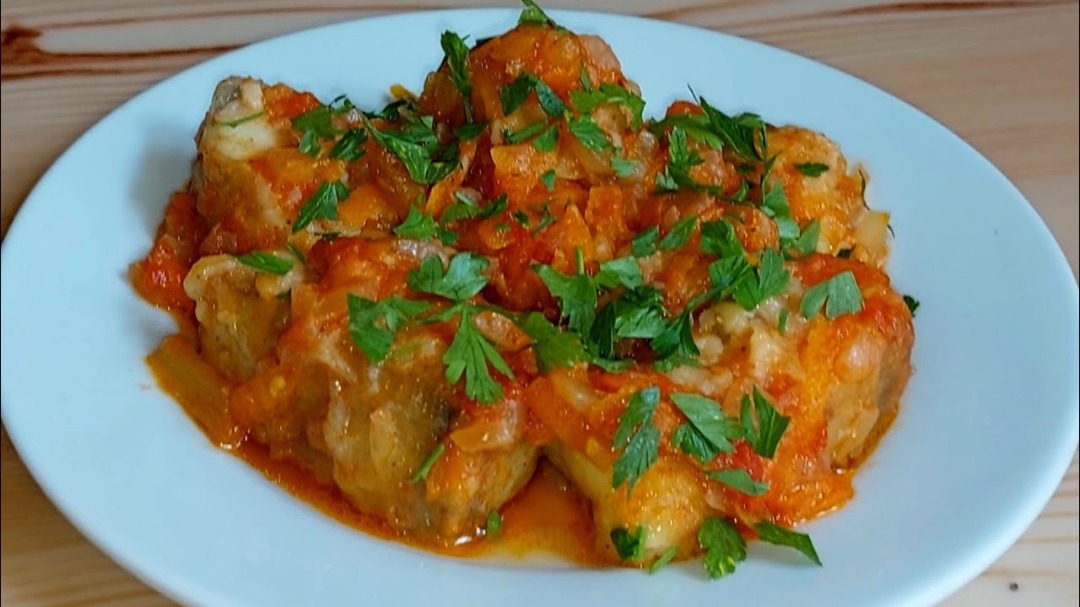 Минтай в томате с овощами, без духовки! Быстро, просто и вкусно!