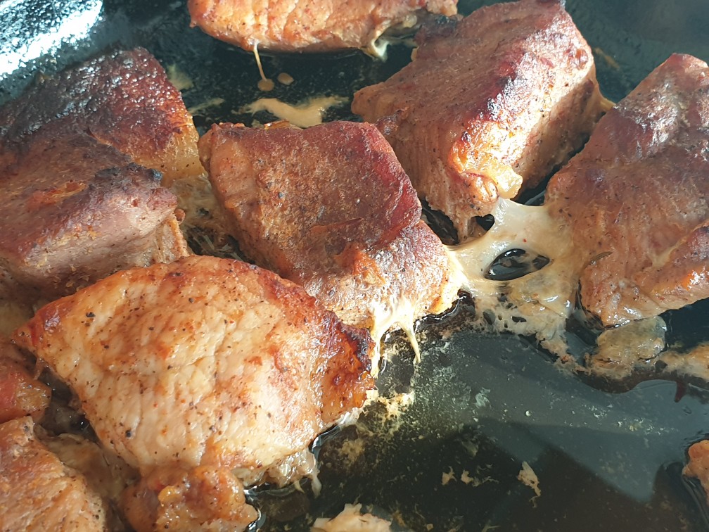 свиная вырезка в духовке в фольге сочная и мягкая рецепт с фото пошагово | Дзен