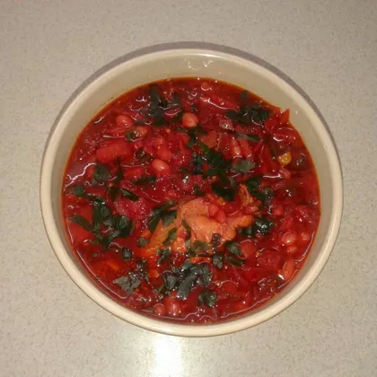Красный суп с фасолью и кабачком