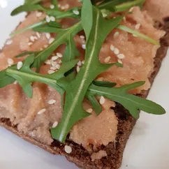 Тост с икрой трески и рукколой 🥬