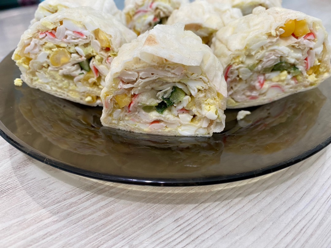 Крабовый салат в рожке из лаваша – простая и вкусная закуска на Новый год: праздничный рецепт