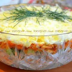 Салат с копченой курицей, корейской морковью и огурцом