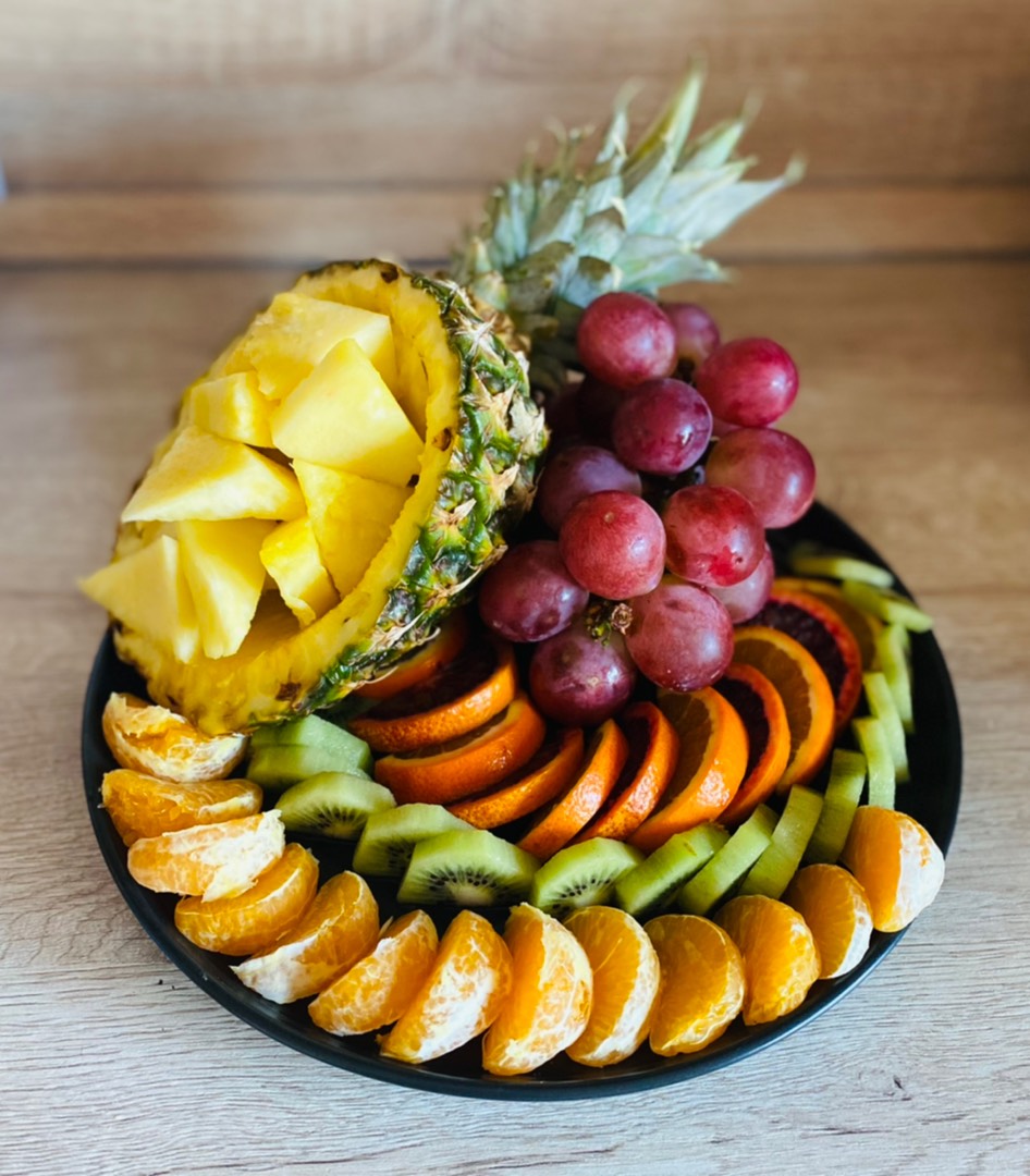 Как составить фруктовую тарелку на праздничный стол, красиво и без лишних трат