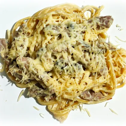 Спагетти с индейкой и грибами в сливочном соусе