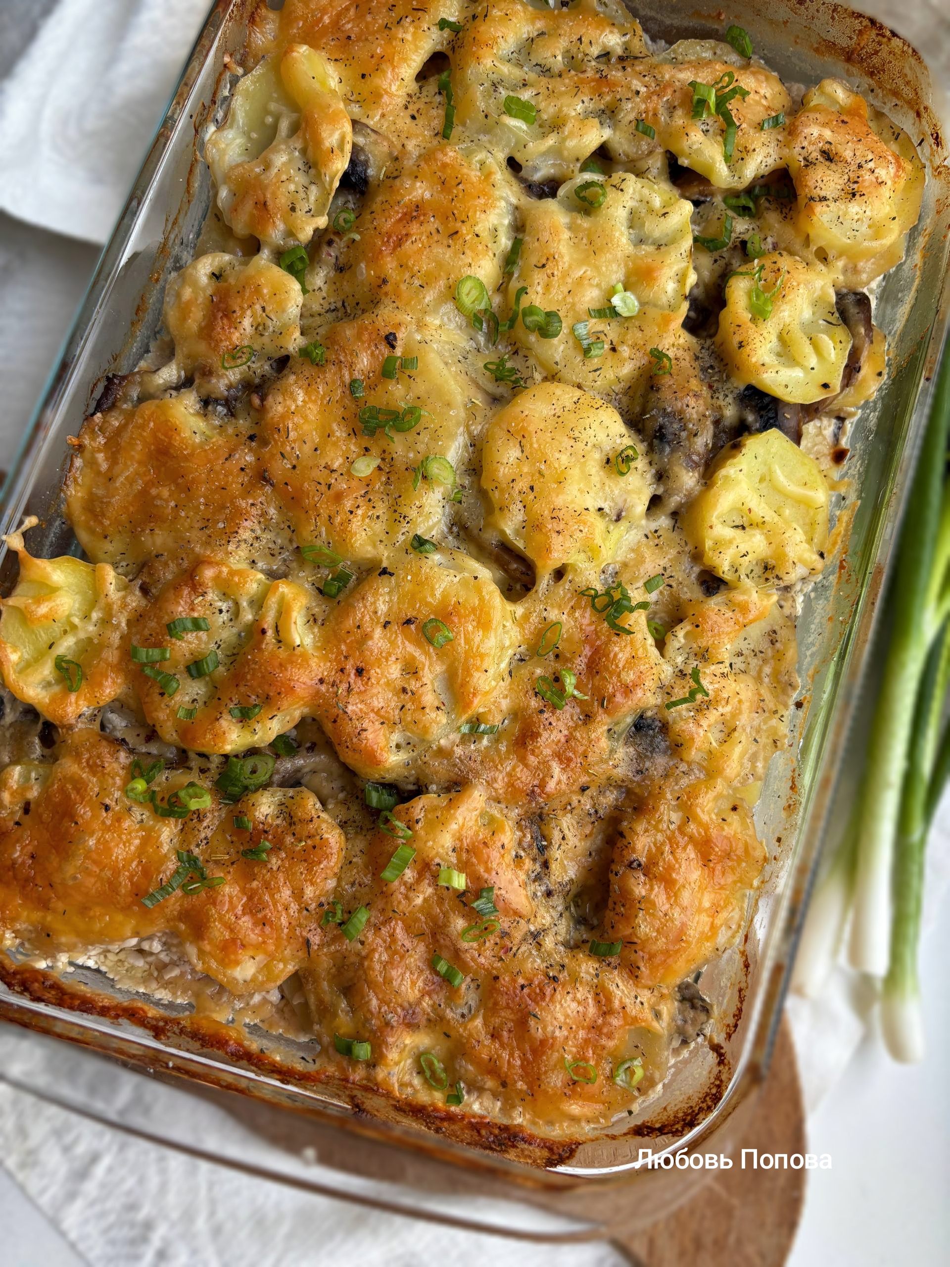 Запечённый картофель с шампиньонами и сливками
