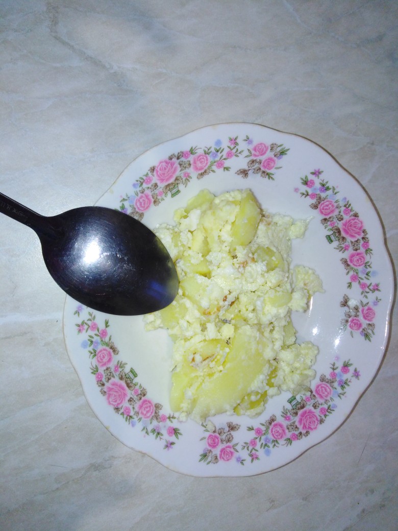 Картофель жареный с яйцами