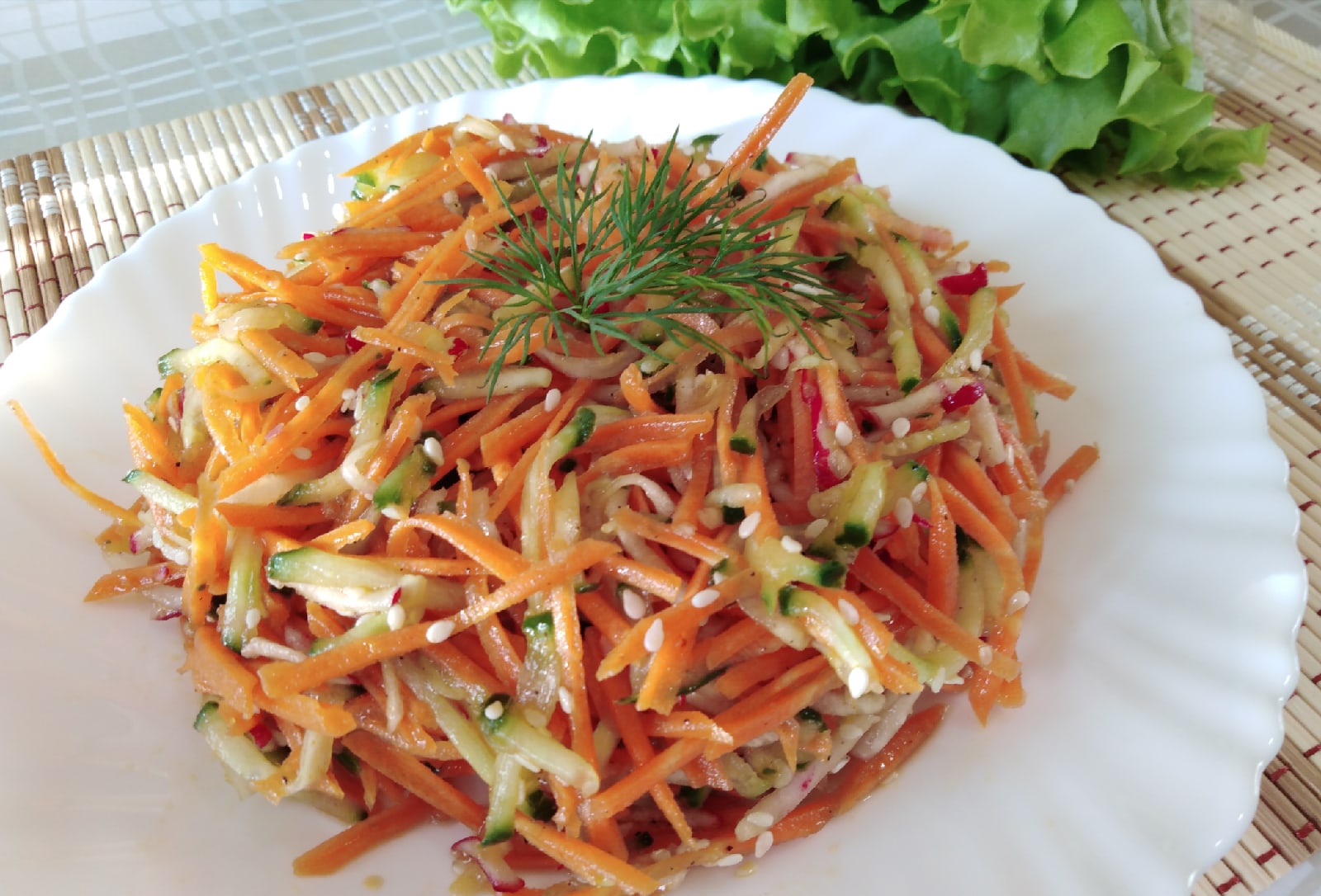 Салат из огурцов, редьки и корейской моркови
