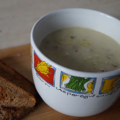 Сырный суп с фаршем и пореем