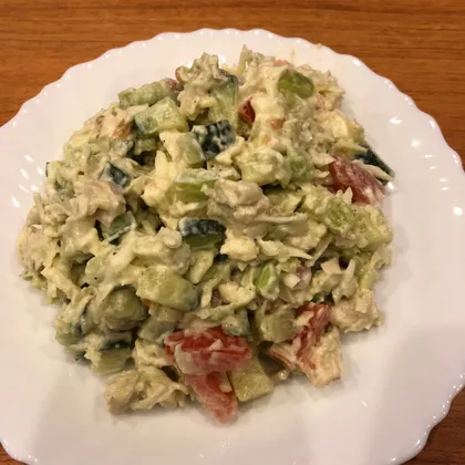Нежный салат с куриной грудкой и авокадо