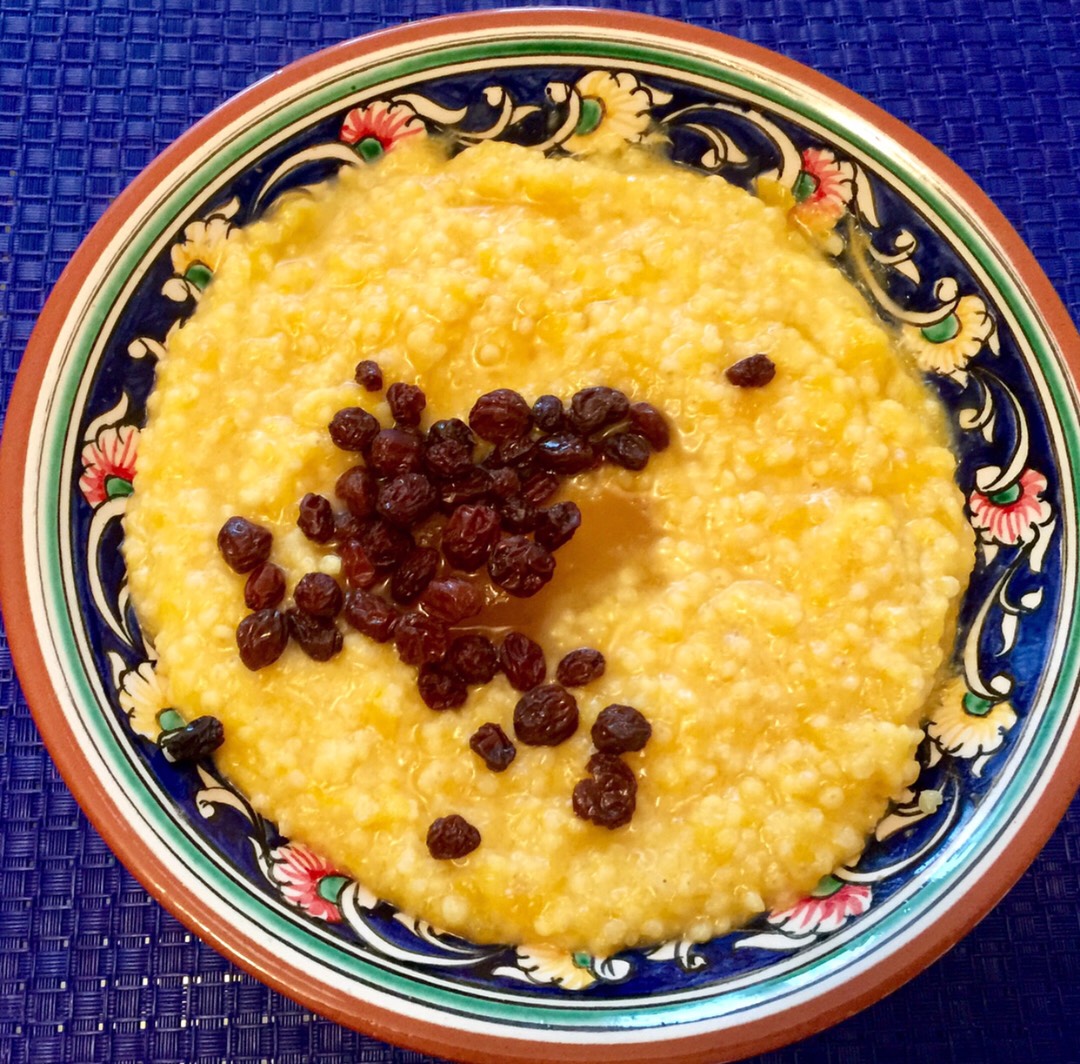 Пшенная кашка с тыквой и изюмом