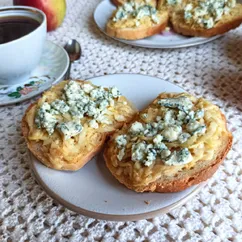 Горячие бутерброды с яблоками и сыром