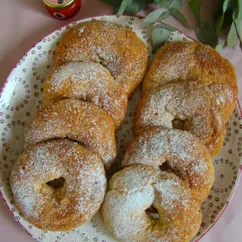 Творожные сладкие колечки🥯