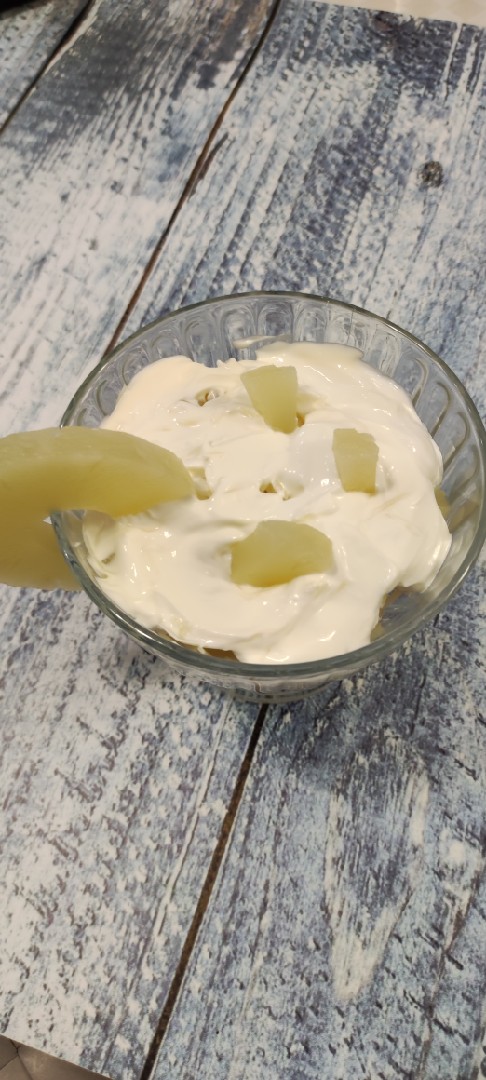 Салат с ананасом