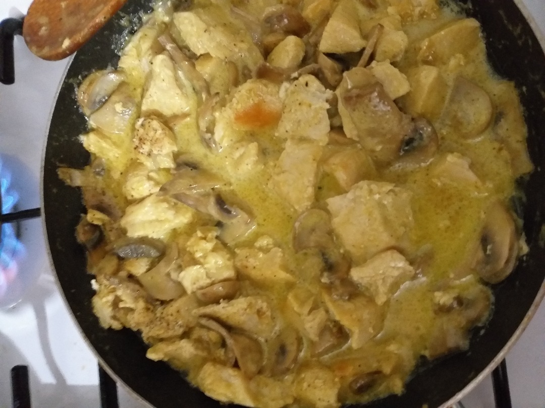 Курочка карри с грибами