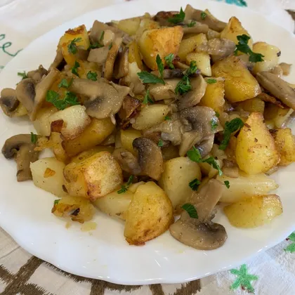 Картофель жареный с грибочками