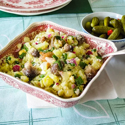 Вкусный салат с маринованными грибами и яйцом. Delicious Salat mit marinierten Pilzen und Eiern