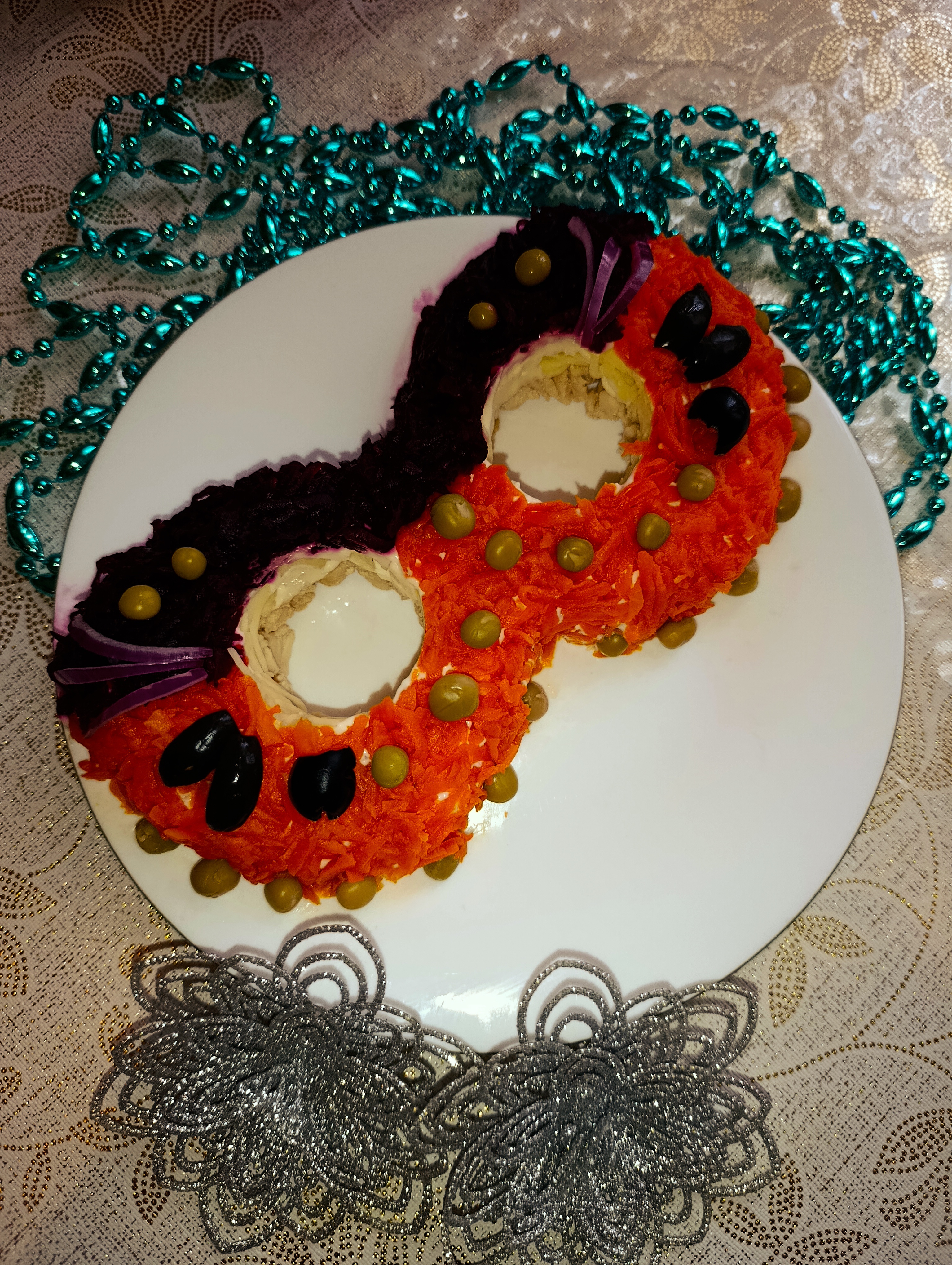 Салат "Новогодняя маска"