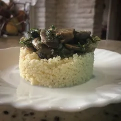 Тушеные шампиньоны с кус - кус на гарнир 🍚