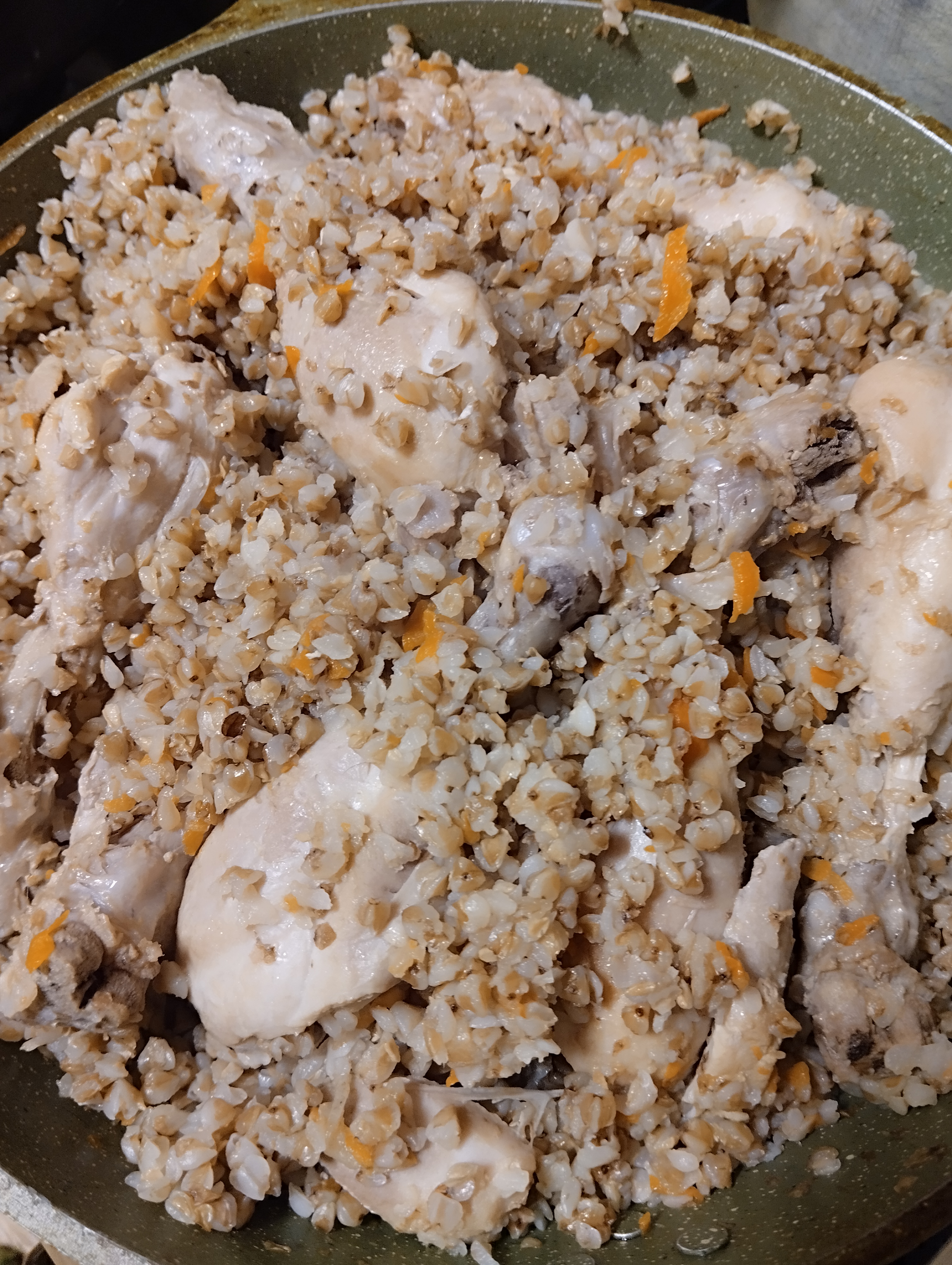 Каша гречневая с куриными голенями 