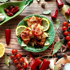 Минтай с помидорами и сыром, запеченный в духовке 🥘