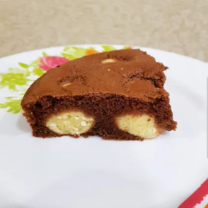 Шоколадный пирог с кокосовыми шариками))