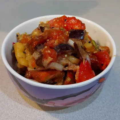 Салат из баклажанов, томатов и сладкого перца
