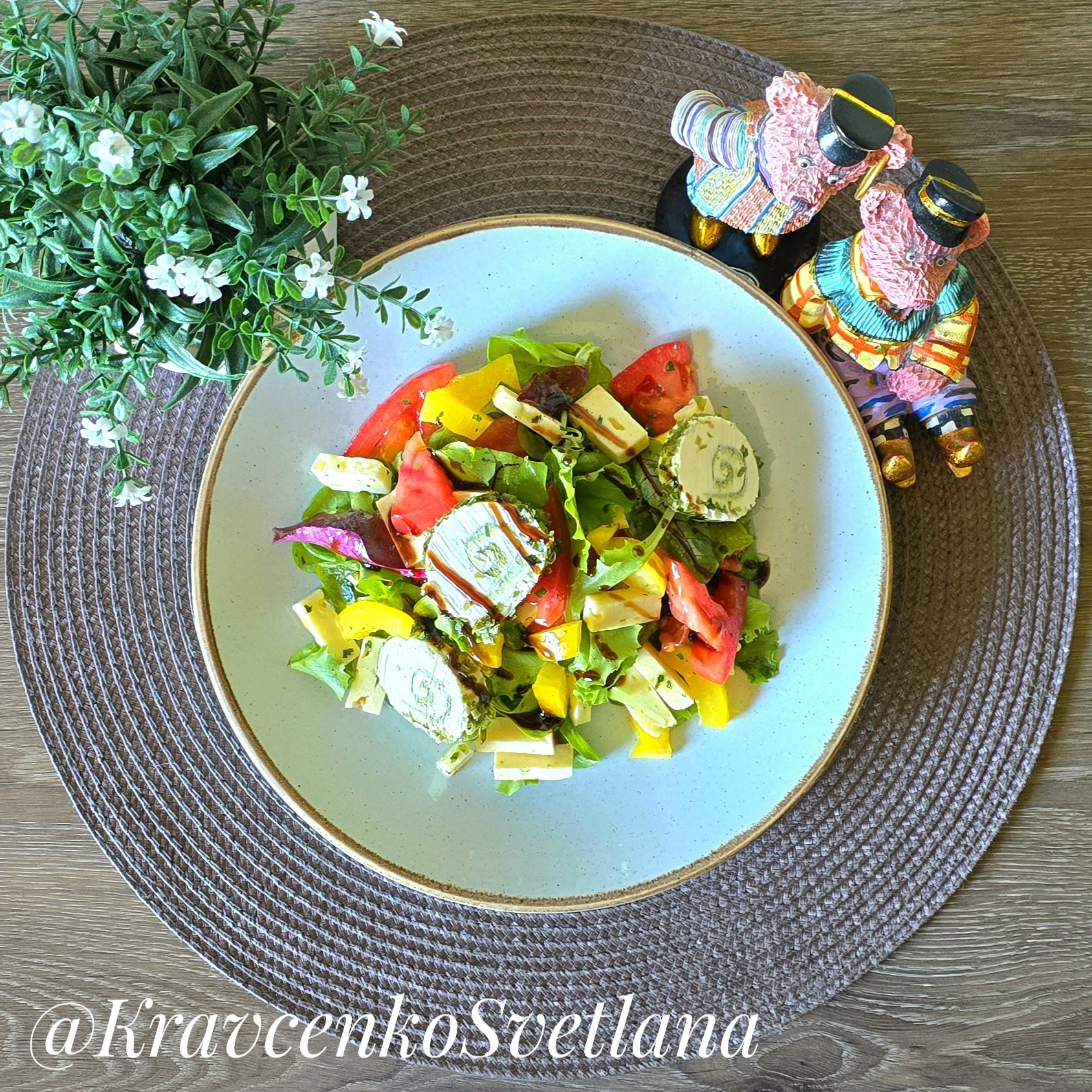 Салат с овощами и брынзой