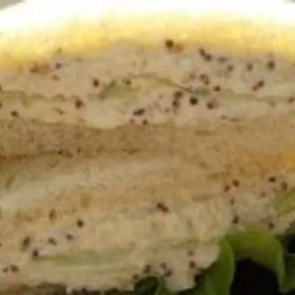 Сэндвич с огурцом и яичным дипом