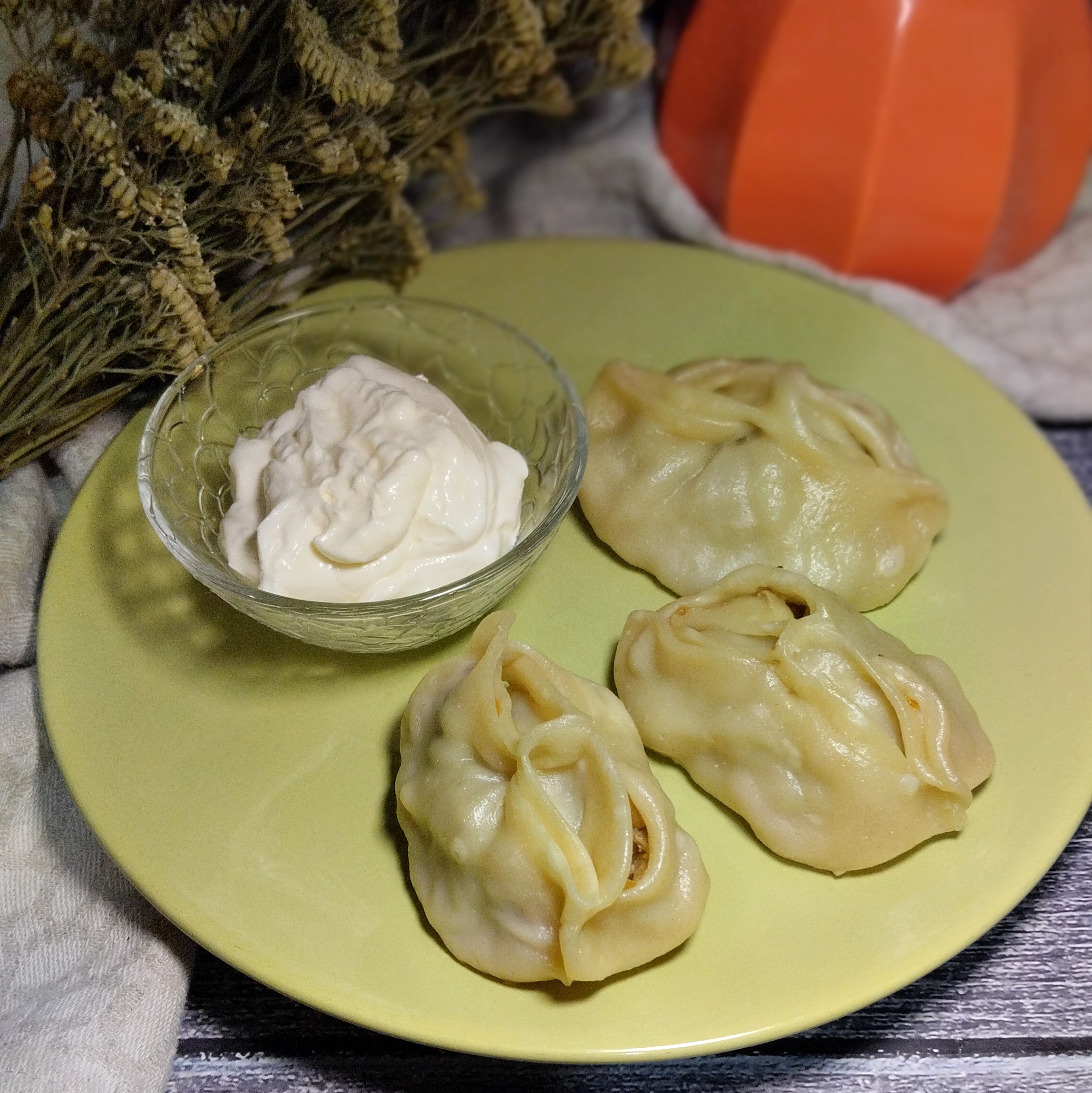 Манты с фаршем и тыквой